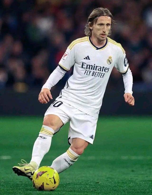 张伯伦：阿森纳具备成功的一切因素，我不算老还想继续踢球