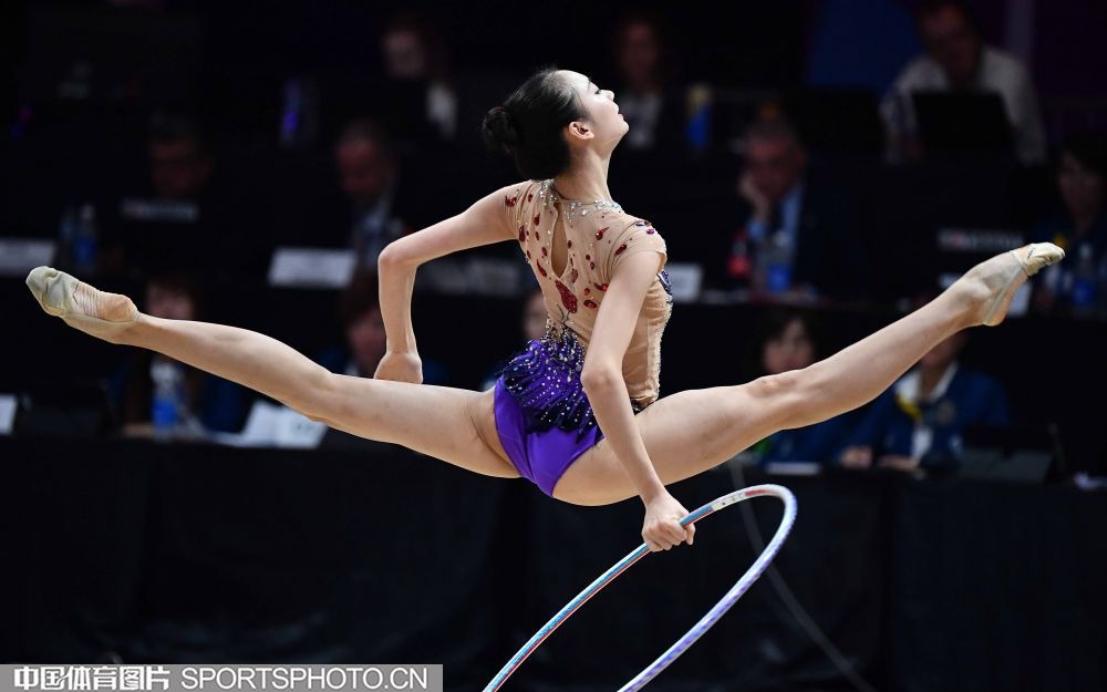 热刺全队已经抵达韩国，孙兴慜、梁民革举韩国国旗合照